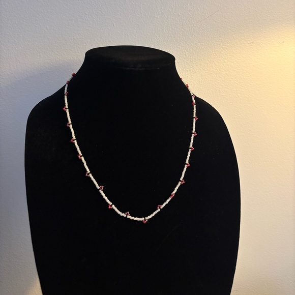 Jewelry - Elegant White and Pink Beaded Necklace